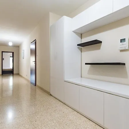 Central 3 Bedroom Near University Апартаменты