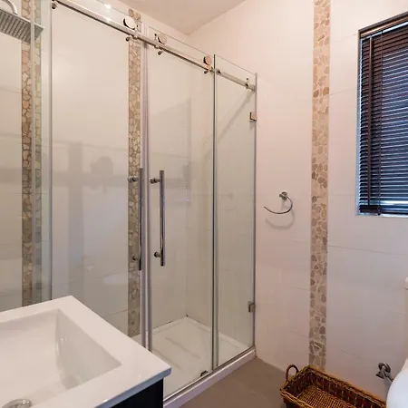 Central 3 Bedroom Near University Мсида