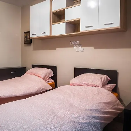 Central 3 Bedroom Near University Apartamento
