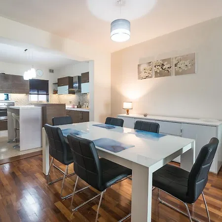 Central 3 Bedroom Near University