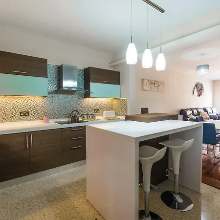 Central 3 Bedroom Near University